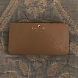 Kate spade beige wallet, lightly used